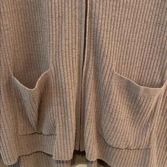 Barefoot Dreams CozyChic Ultra Light Ribbed Zip Up
Poncho XXS/XS Tan New - Picture 4 of 12